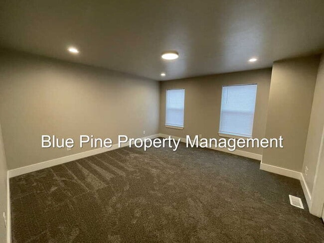 Building Photo - 2925 Sunburst Dr