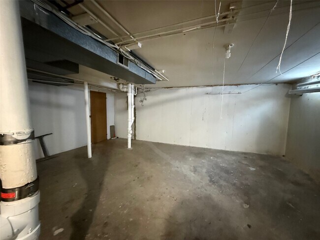 Building Photo - 7925 Royal Arms Ct