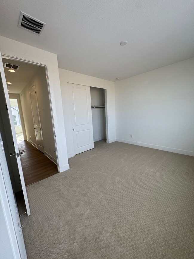 Building Photo - Brand-new townhome for rent in the heart of Erie Town Center