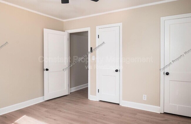 Building Photo - 489 Forest Ave