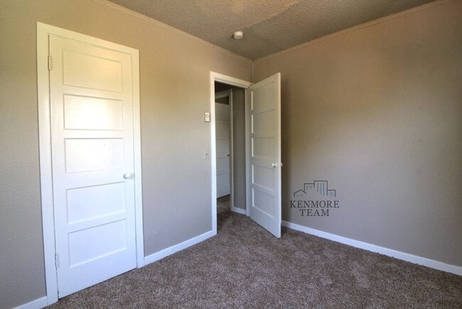 Building Photo - 3 Bedroom, 1.5 Bathroom Duplex in Richland