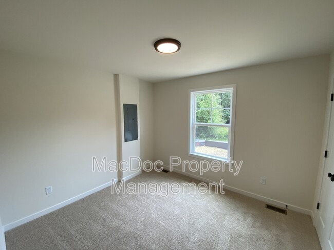 Building Photo - 12171 Tennis Ln