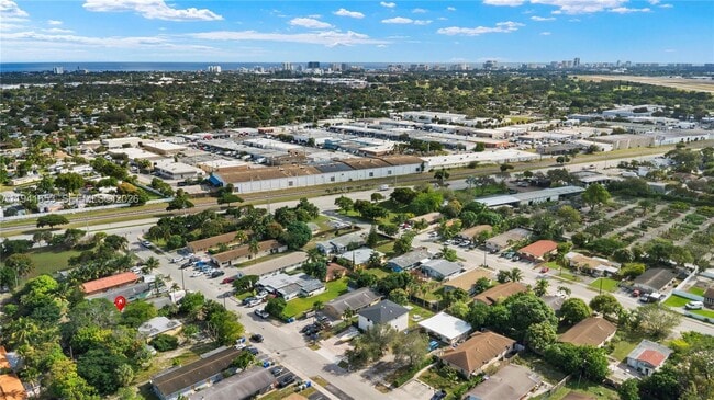 Building Photo - 441 NE 30th St