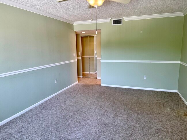 Building Photo - 104 Half Moon Cir