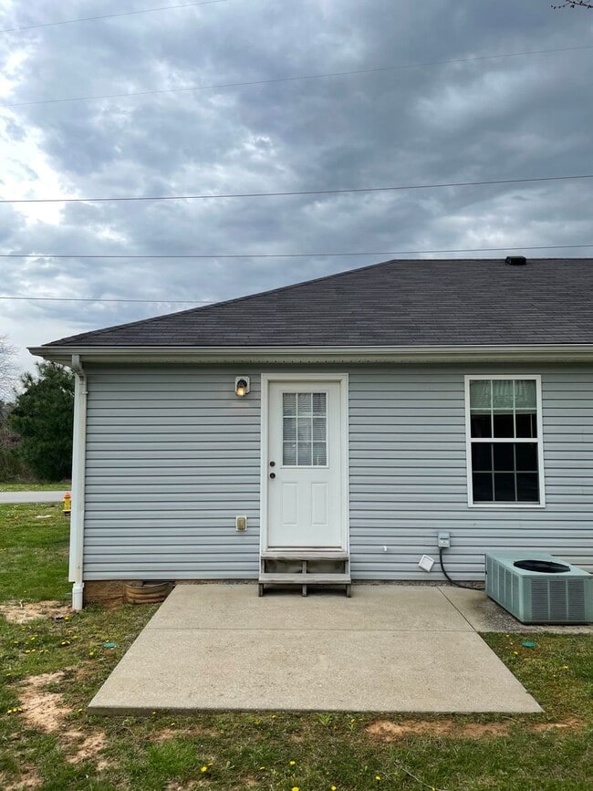Building Photo - 427 Lower Stone Ave