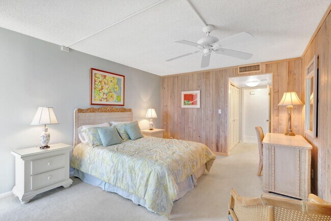 Building Photo - 5550 N Ocean Dr