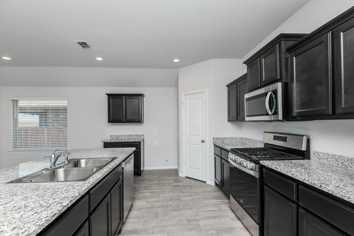 Building Photo - 9732 Walnut Cove Dr