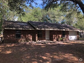 Building Photo - 3 Bed 2 Bath Home on Huge Corner Lot | Gar...