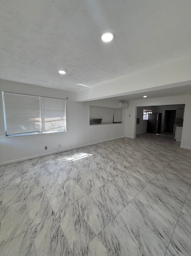 Building Photo - 6315 SW 32nd St