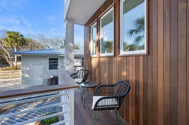 Building Photo - 2A Sanchez Cove