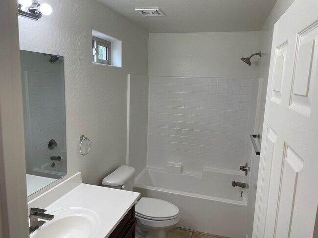 Building Photo - 3180 N Greg Dr