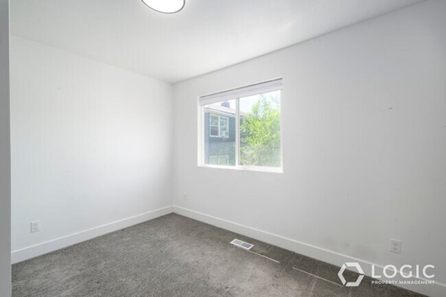 Building Photo - 1249 E 1700 S