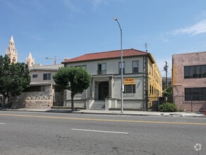 Building Photo - 2841 W 8th
