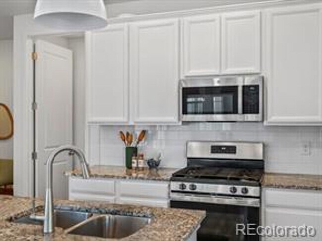Building Photo - ***Beautiful 4 bed 3 bath nearly-new home ...