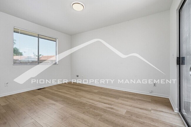 Building Photo - Charming Home with Central AC & Washer/Dryer