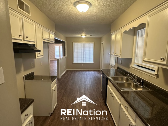 Building Photo - NEWLY RENOVATED! Massive 4BR/2BA Bartlett Stunner | Hardwoods & Fireplace!
