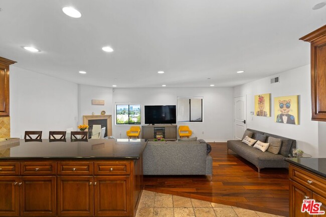 Building Photo - 1146 Hacienda Pl