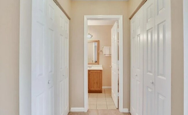 Building Photo - Charming 3 Bed / 2 Bath Home with Split Fl...