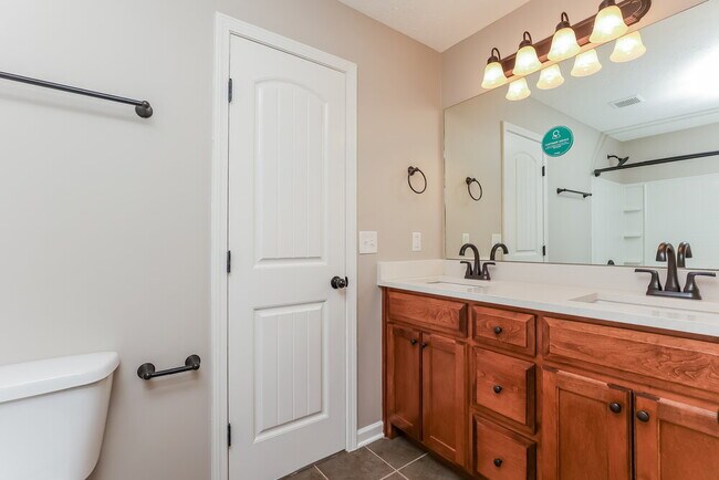 Building Photo - 713 Wildwood Dr