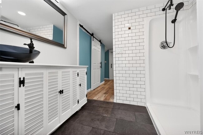 Building Photo - 8726 Point Ave