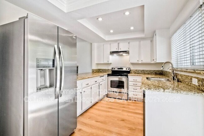 Building Photo - 2415 La Costa Ave