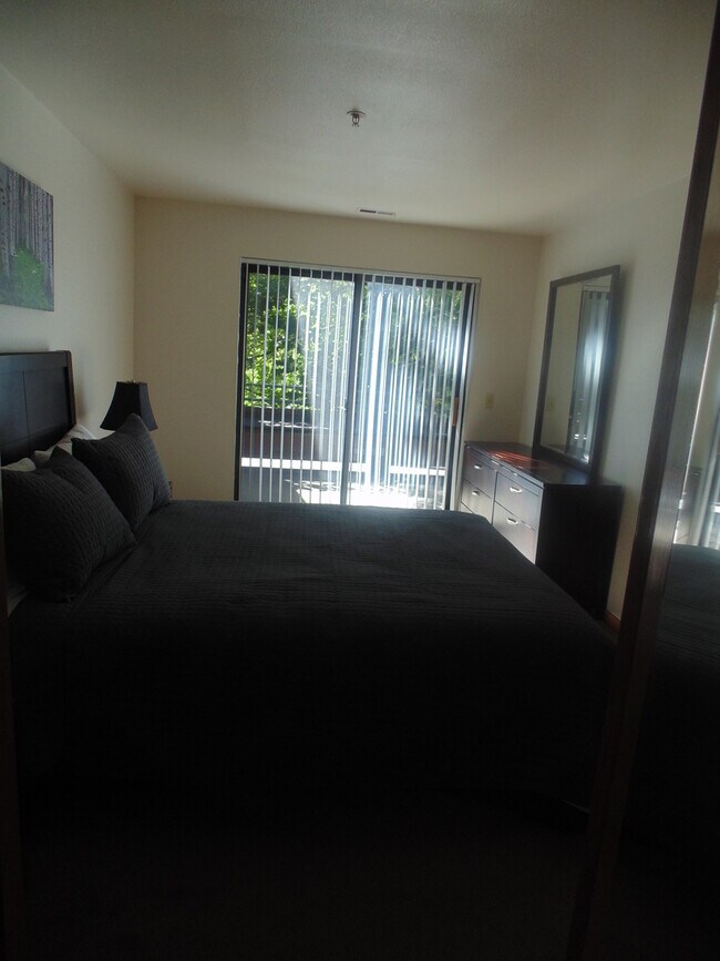 Building Photo - All Inclusive Fully Furnished 2 bed 2 bath in Heart of Downtown Boulder 90 day lease or longer