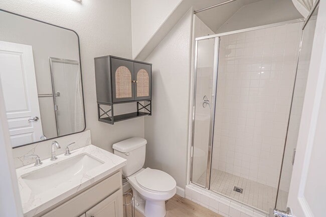 Building Photo - Spacious 4-Bedroom Townhome with Downstairs Bed/Bath in Creekside!