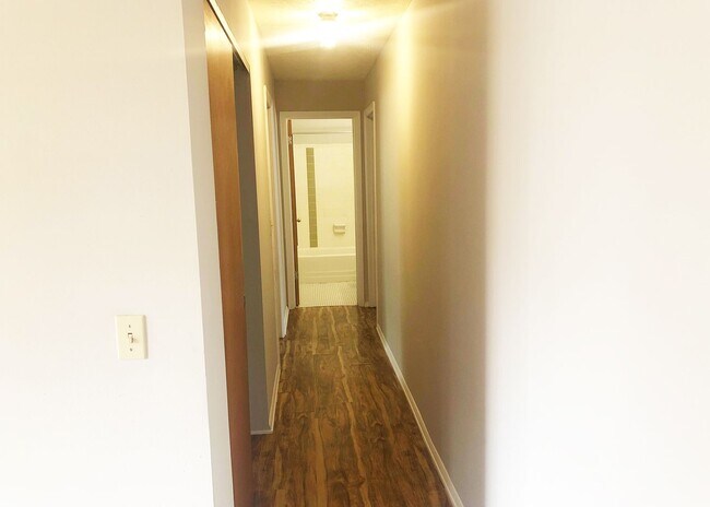 Interior Photo - Ludlow 440