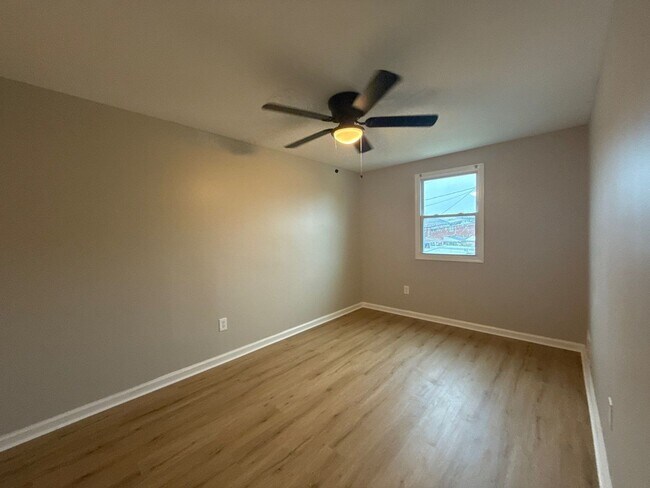 Building Photo - Three Bedroom Home In Essex