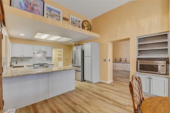 Building Photo - 2628 Highvale Dr