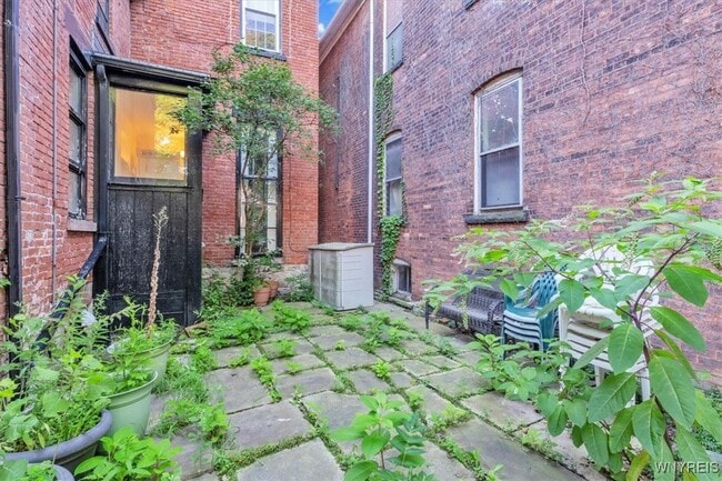 Building Photo - 522 Franklin St