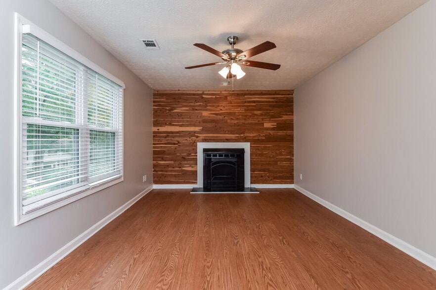 Building Photo - 3939 Valley Brook Rd