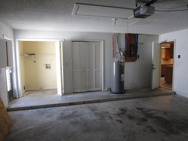 Building Photo - 1814 SE 4th St