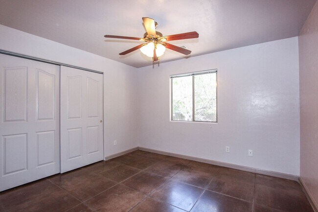 Building Photo - 202 Robinson Dr