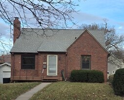 Building Photo - 218 S 29th St