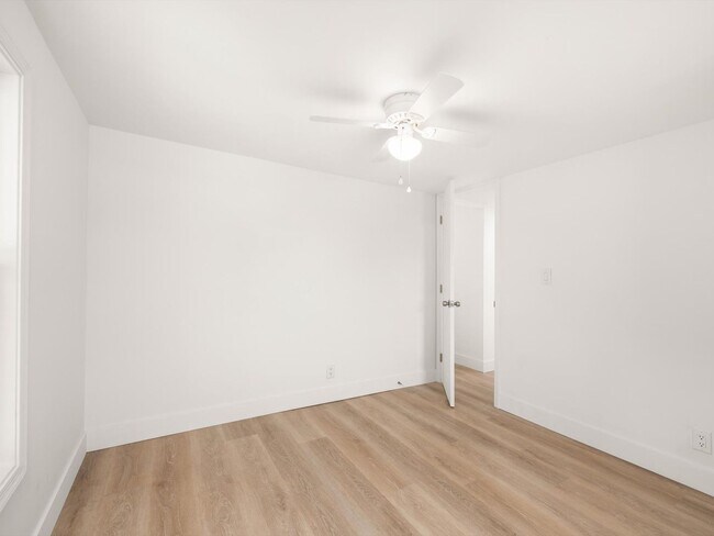 Building Photo - 36999 Blue Bill Dr