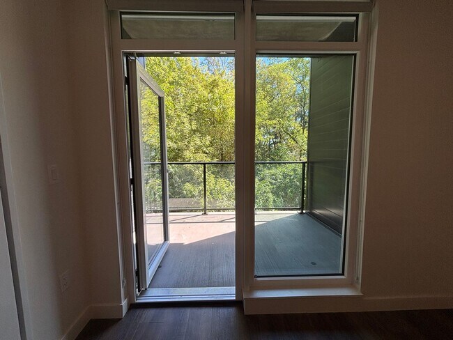 Building Photo - Bright South Corner Home with Park Views –...