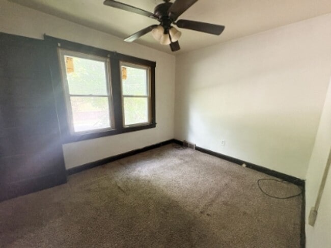 Building Photo - 800 N 6th St