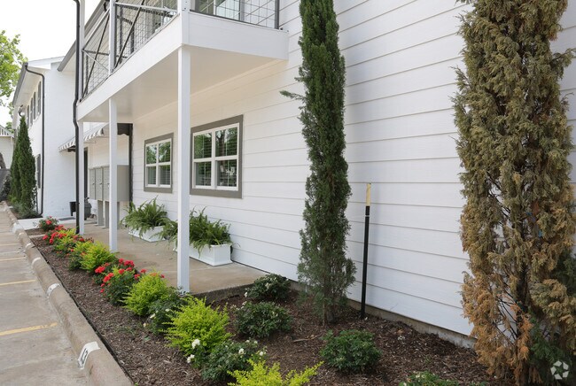Building Photo - The Boxtree Apartments