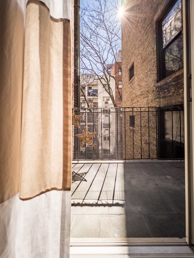 Building Photo - 316 W 83rd St