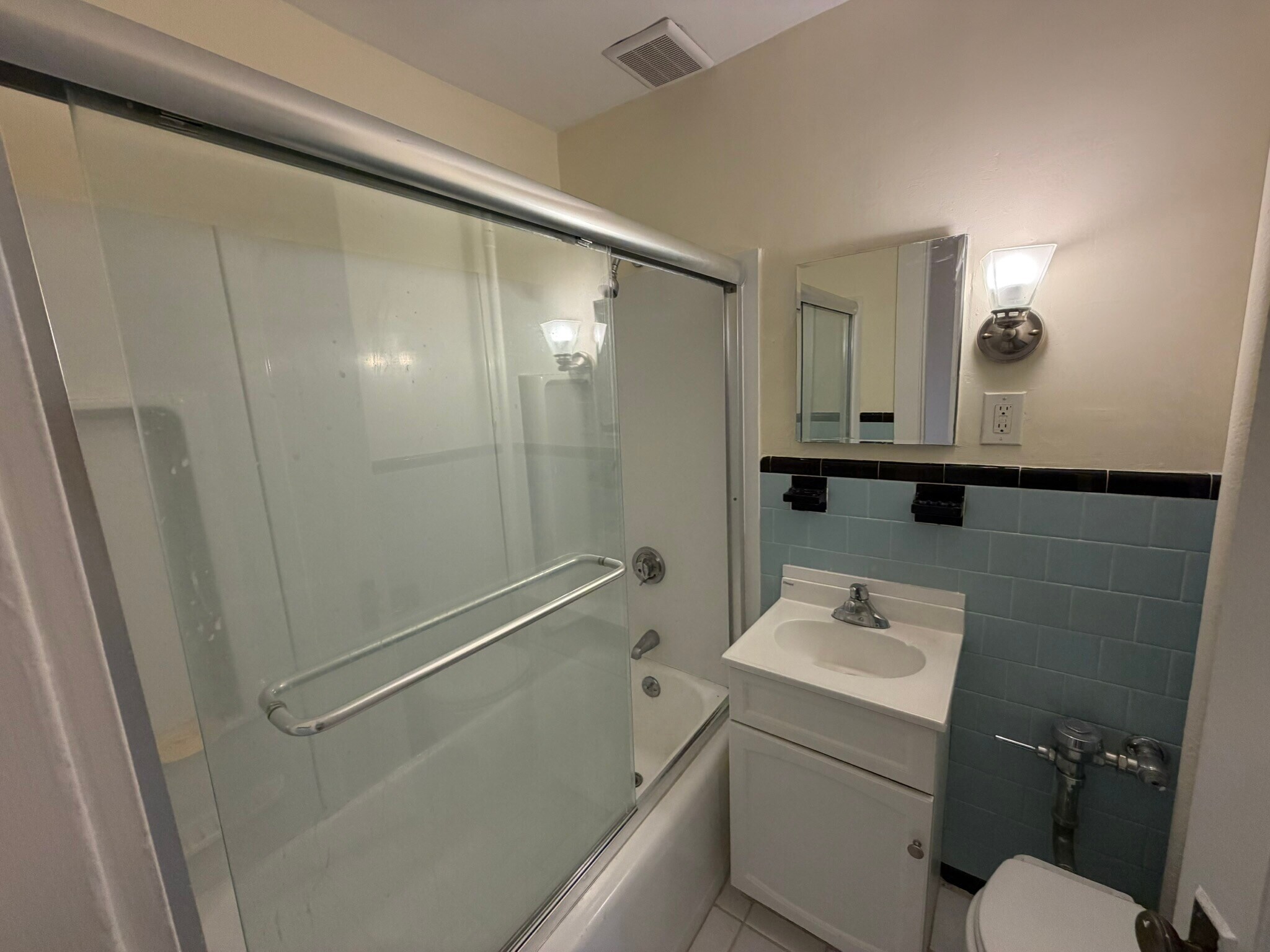 Building Photo - 181 Winthrop Rd