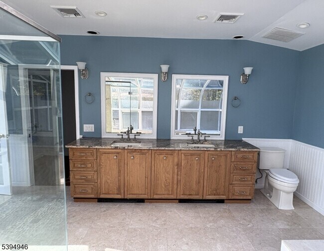 Building Photo - 4 Vista Ln