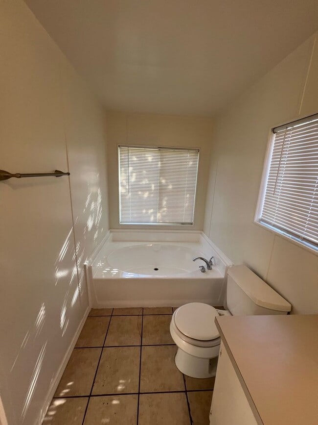 Building Photo - Spacious 4-Bed, 2-Bath Home in Whittier