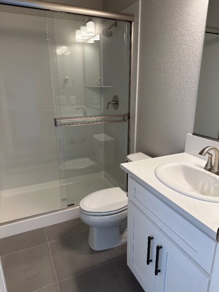 Building Photo - 3040 Vaughn Wy