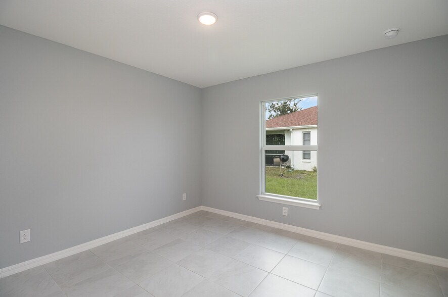 Building Photo - 391 Salvador Dr