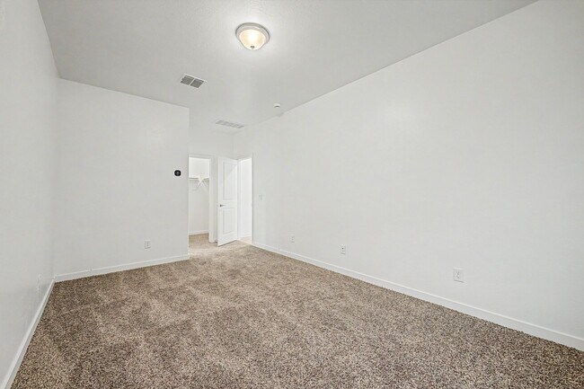 Building Photo - 10984 W Pierce St