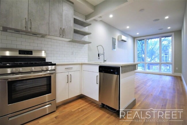 Building Photo - Stunning New 2 Bed 2 Bath in Bed Stuy Cond...