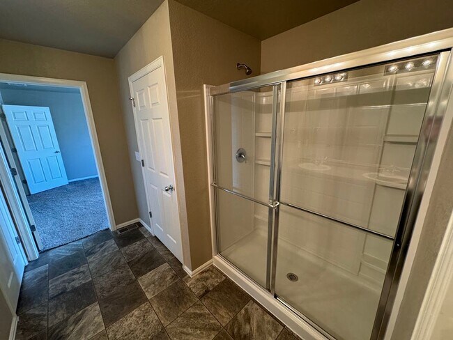 Building Photo - ***$500 Off 1st Months Rent*** Stunning 4BD/3BA Home in North Longmont - Available NOW!