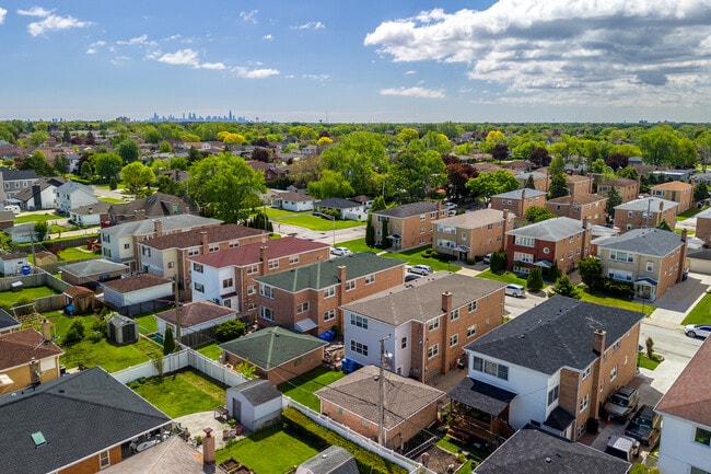 Building Photo - 8312 W Summerdale Ave