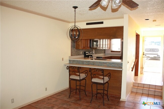 Building Photo - 421 Watts Ln